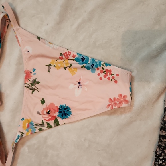 Cupshe 2 pc high rise cheeky bikini with ruffle sleeve top - Picture 4 of 9